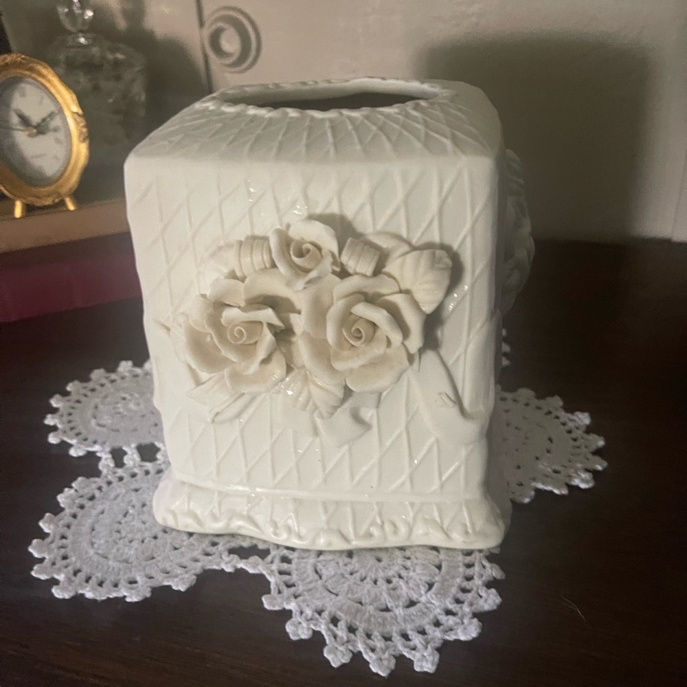 Vintage Elegant off White Ceramic Tissue Box Cover